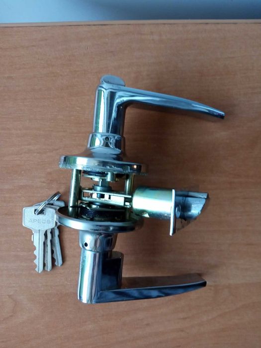 Подарок - ручка дверная APECS