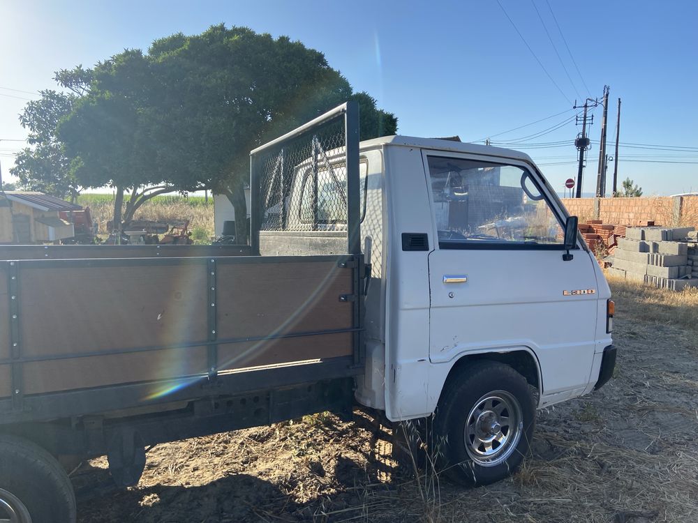 Mitsubishi L300 caixa aberta clássico
