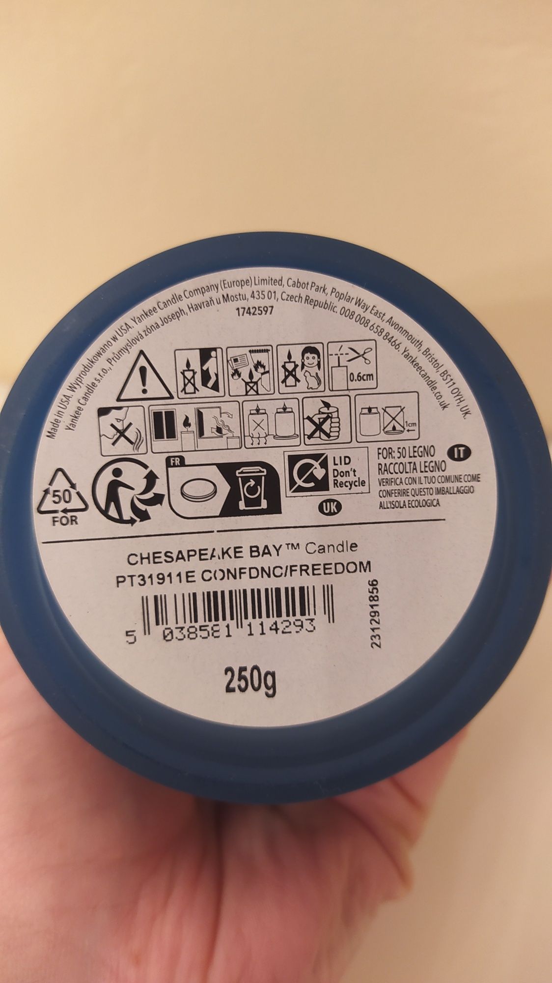 Chesapeake Bay Candle by Yankee Candle Confidence+freedom 250g świeca