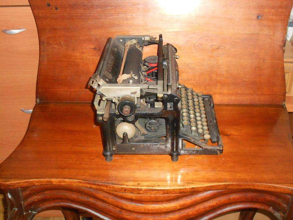 Máquina de escrever Underwood produzida nos EUA
