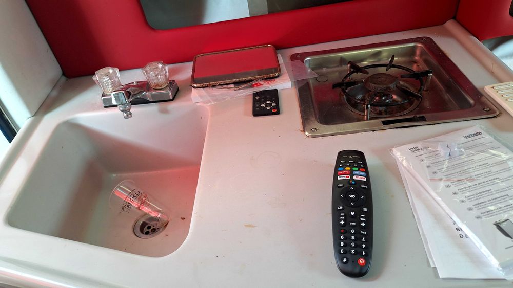 Barco  cabinado sea ray  220 DA