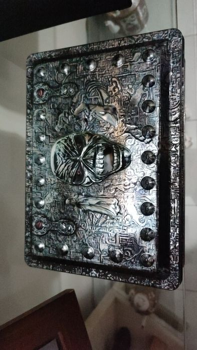 IRON MAIDEN Eddie's Archive Colecionador Metal Box