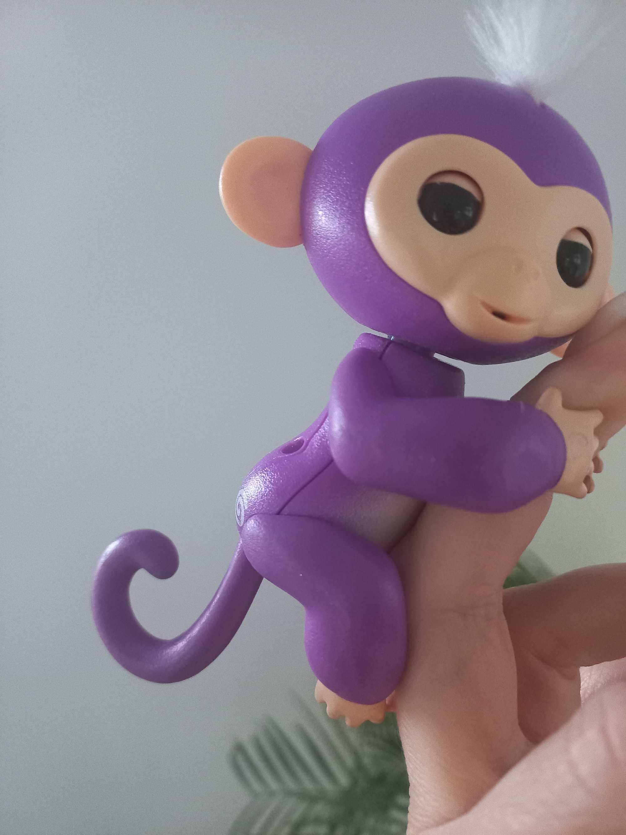 Małpka fingerlings Mia fioletowa małpka interaktywna