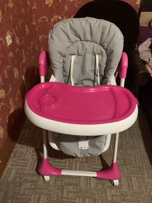 Дитячий стілець для годування