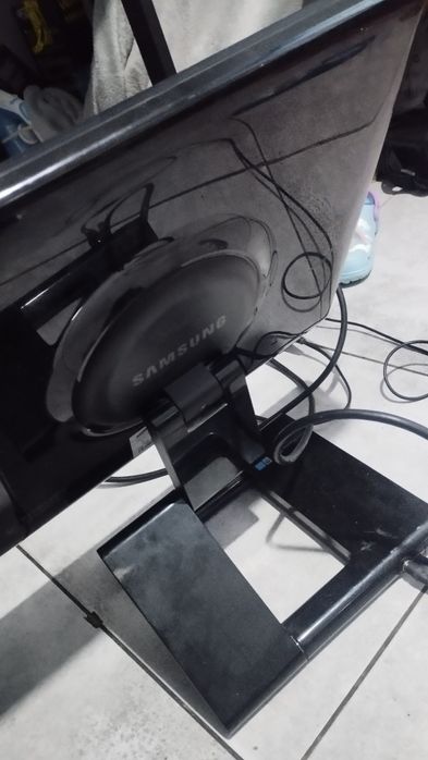 Монітор 19 дюймів