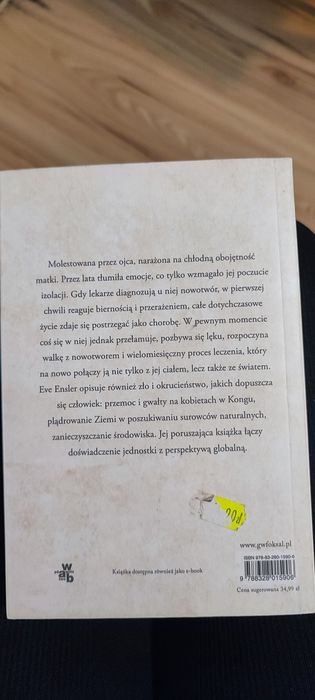 Książka w trzewiach świata EVE Ensler