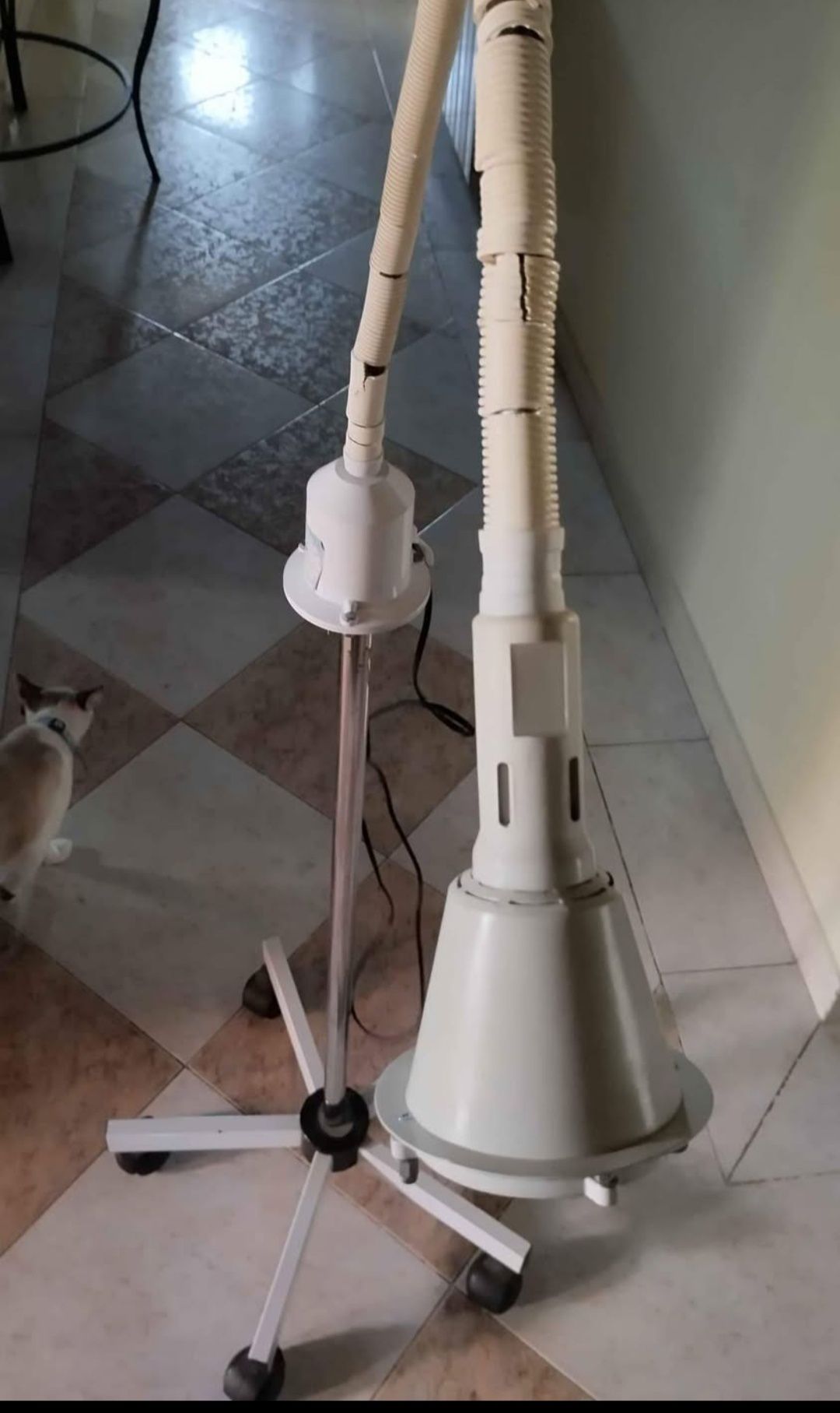 Candeeiro de pé, luz flexível