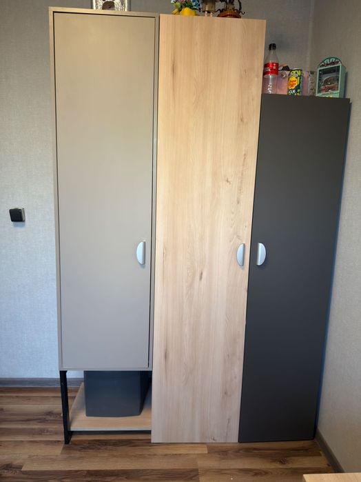 Sprzedam szafę i biurko.