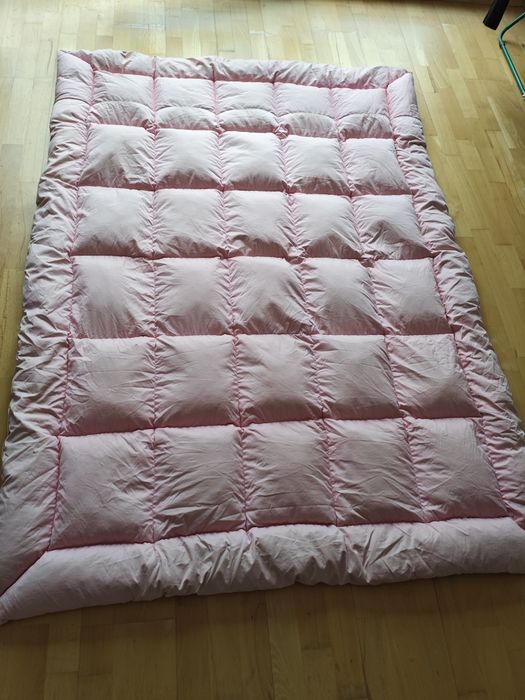 Kołdra puchowa 140×200 – naturalny puch, stan bardzo dobry