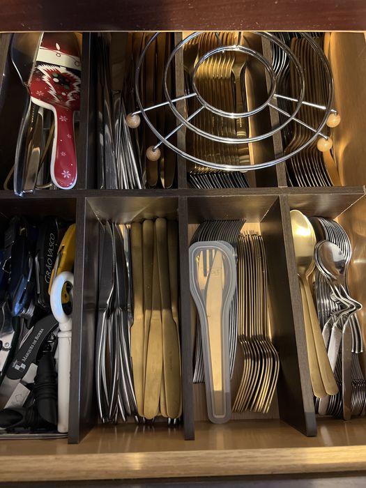 Móvel/ Aparador de sala com organizacão dentro