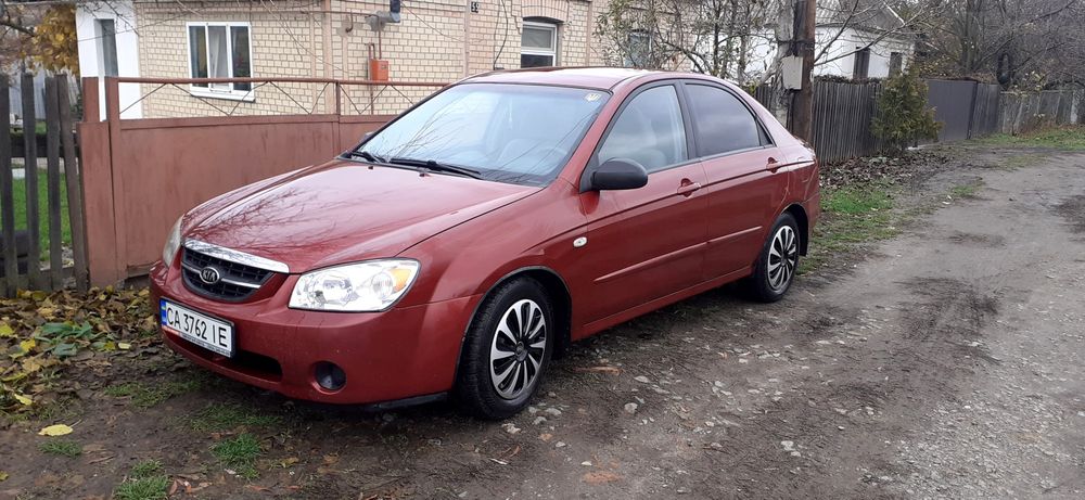 Продам власний Kia Cerato.