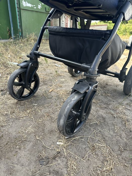 Коляска Classik 2 в 1.   ( на ОЛХ доставки не отписываю )