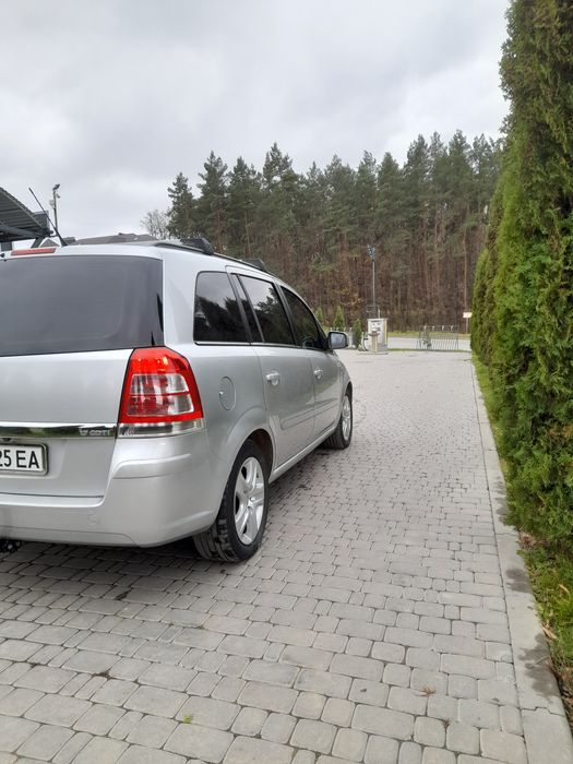 Opel  Zafira b 1.7 2010