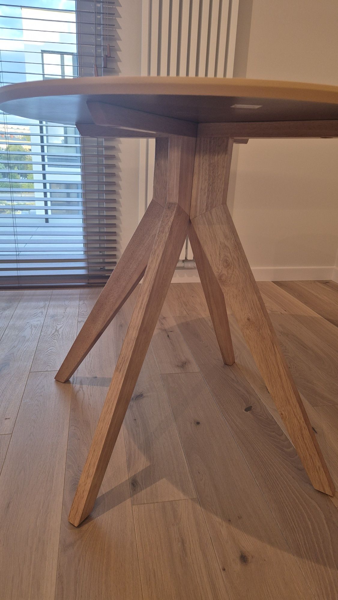 Sprzedam stół okrągły  srednica 80 cm