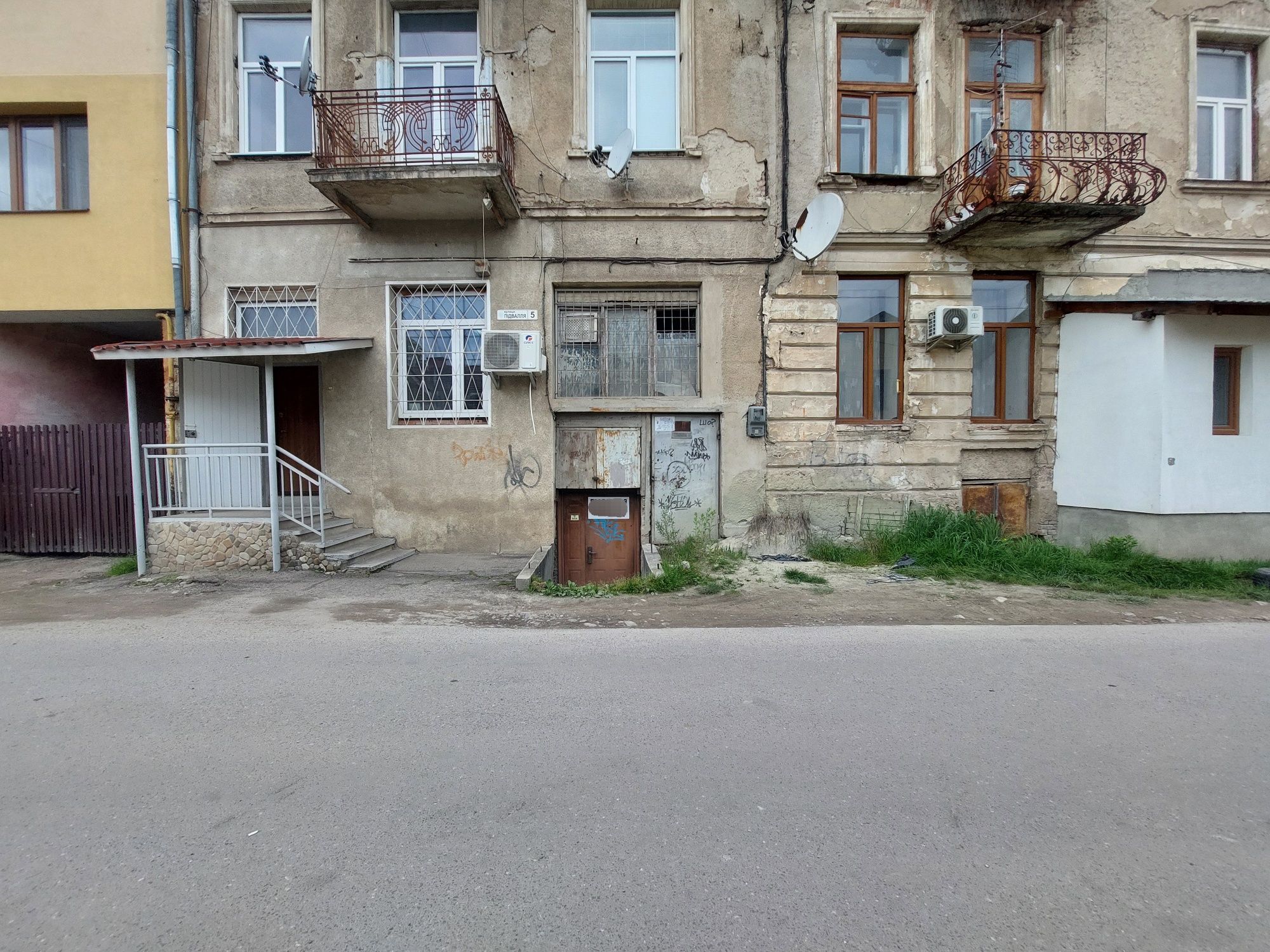 Продаж комерційного приміщення 122м2 ЦЕНТР вул. Підвалля м. Дрогобич