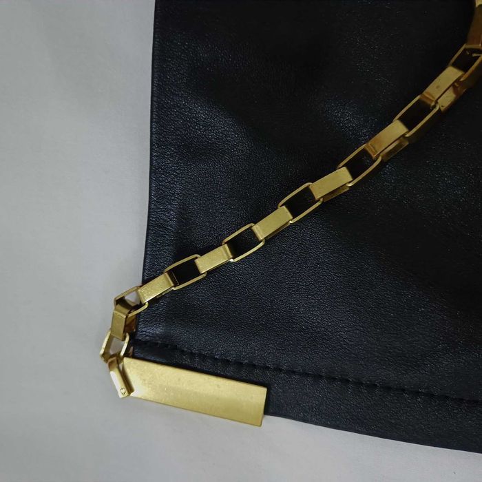 Mala/ carteira pele e corrente