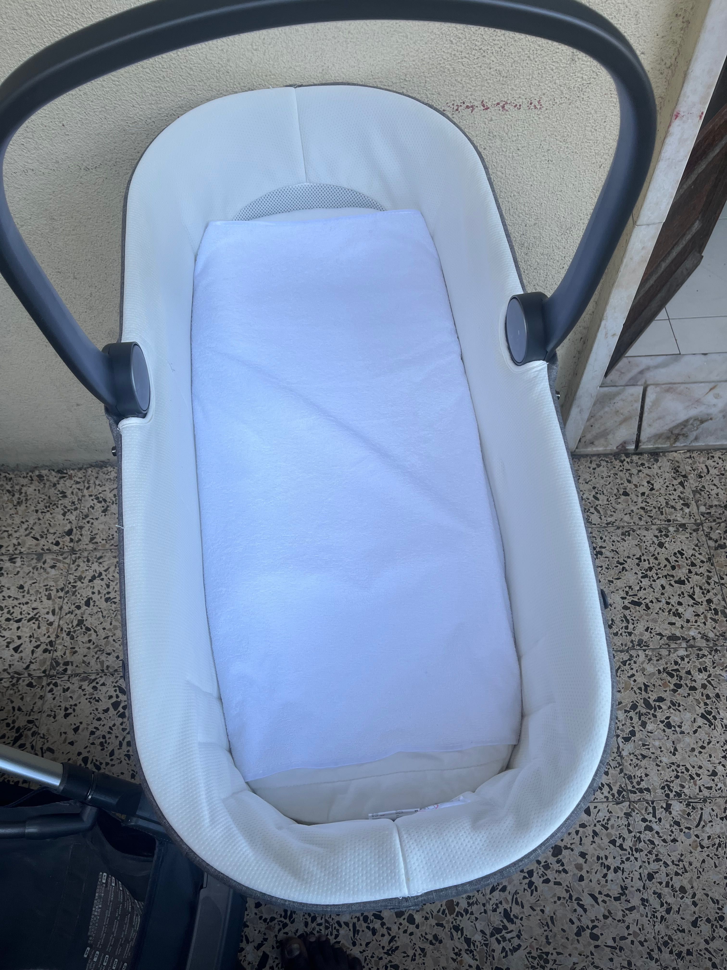 Vendo carrinho de bebé em bom estado!