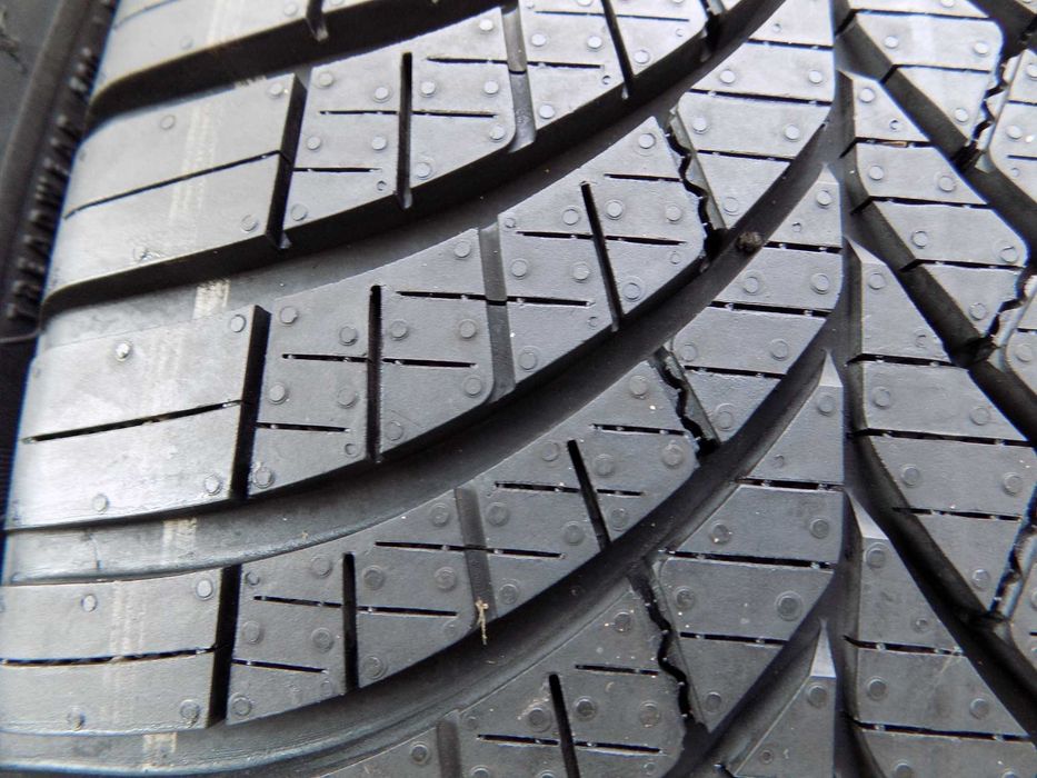 4 x opona całoroczna 235/60r18 Goodyear Vector 4Seasons