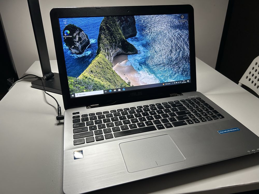 Asus A555L (i5 5th, 8GB RAM, SSD 240GB)