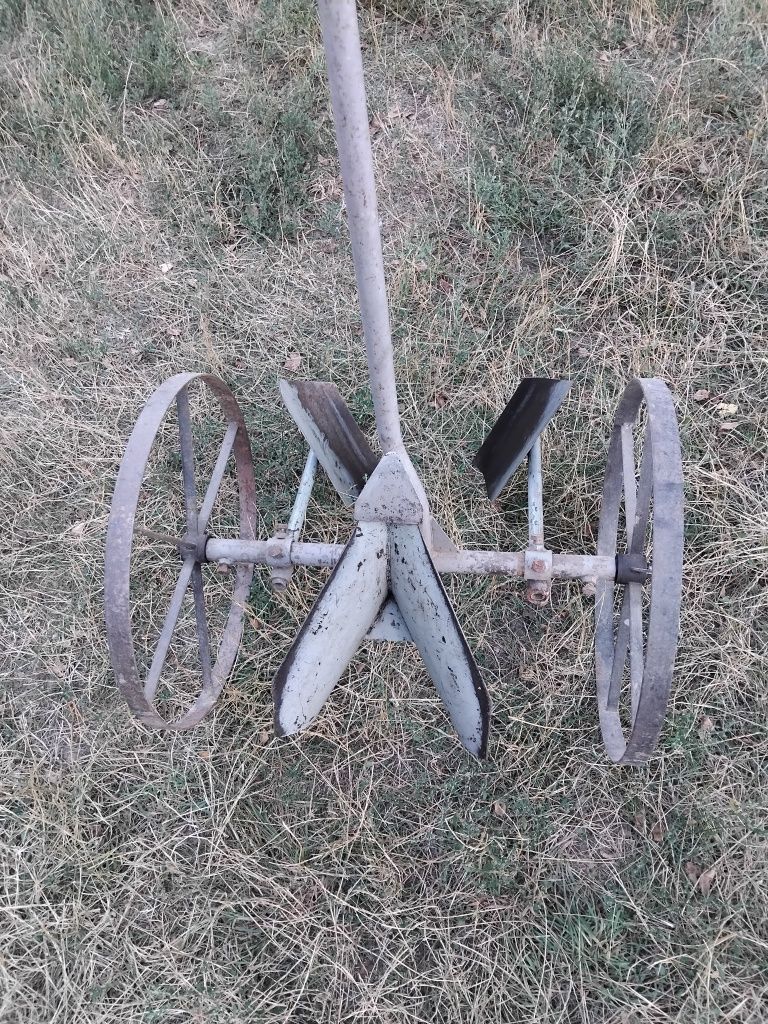Плуг ручний універсальний