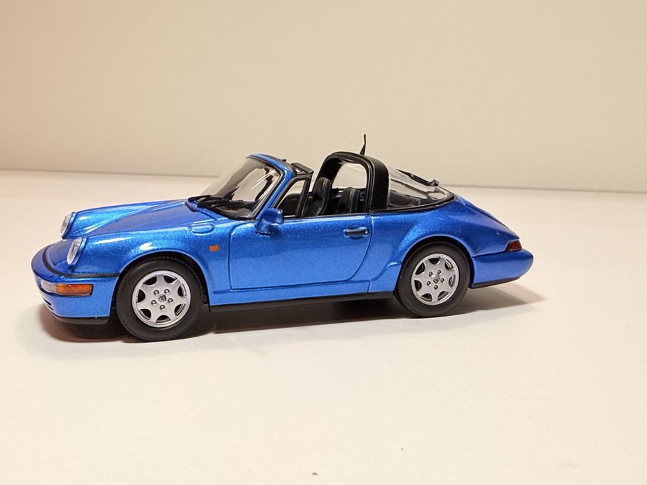 Model 1:33 Porsche 911 Targa 964 blue Minichamps