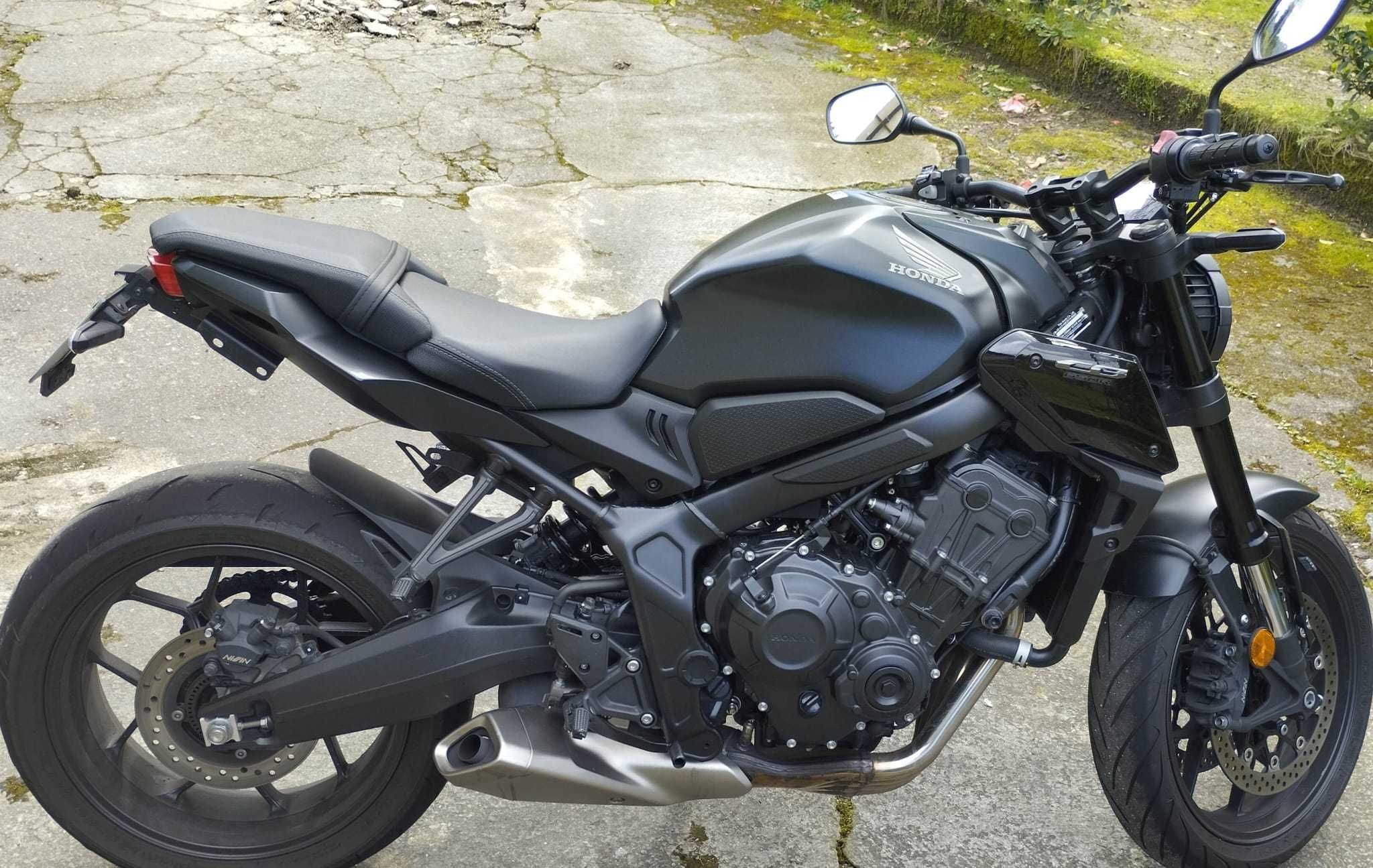 Vendo CB 650 R 2023 + extras