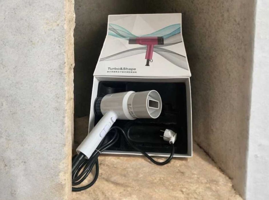 Якісний фен  ідеальний стан оригінальна коробка