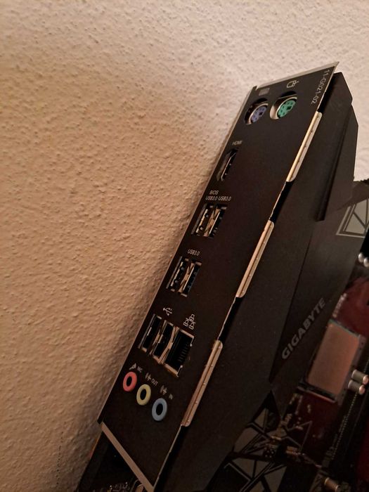 Bundle Ryzen 5 1600 / Board Gigabyte X570 Gaming X / 16GB DDR4 G.Skill