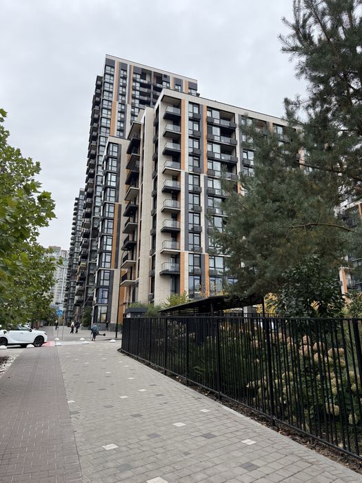 Продаж нежитлового приміщення на вул. Предславинська