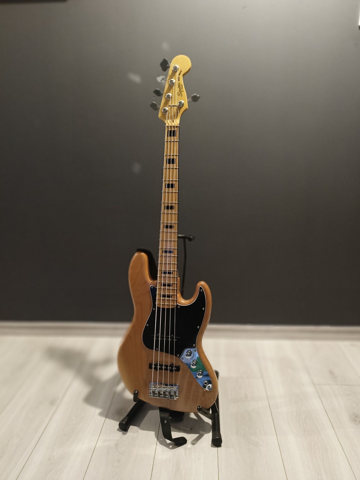 Gitara basowa Squier Jazz bass by Fender  V strings