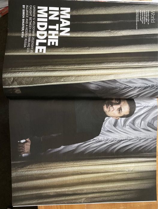 Журнал TIME Magazine 2019 Зеленський “The man in the middle”
