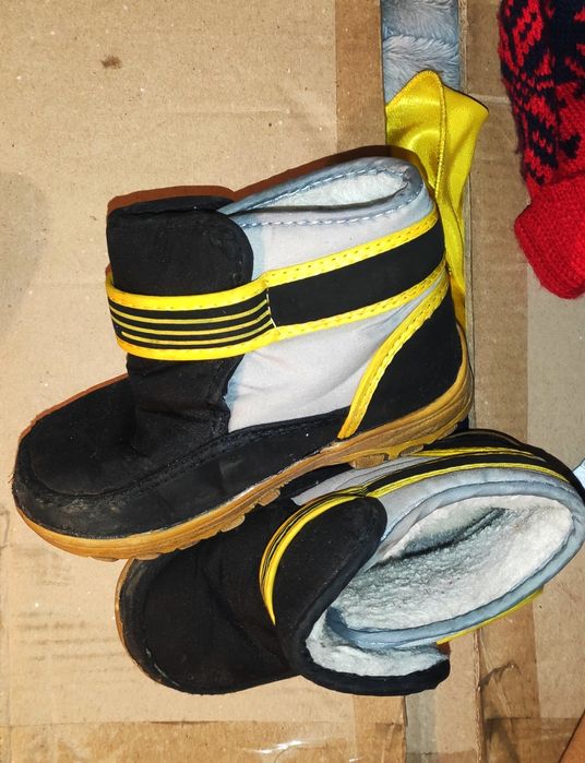 Ботинки зимние на мальчика 24р.