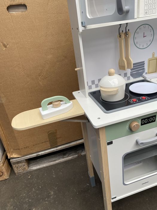 kuchnia dla dzieci drewniana  z pralką i tablicą kredową dziecienca