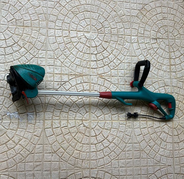 Roçadora cortador aparador de relva Bosch