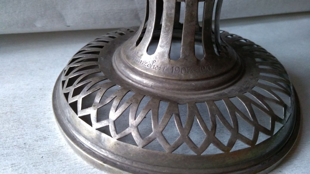 Patera srebrna sygnowana w cenie 3800 zł