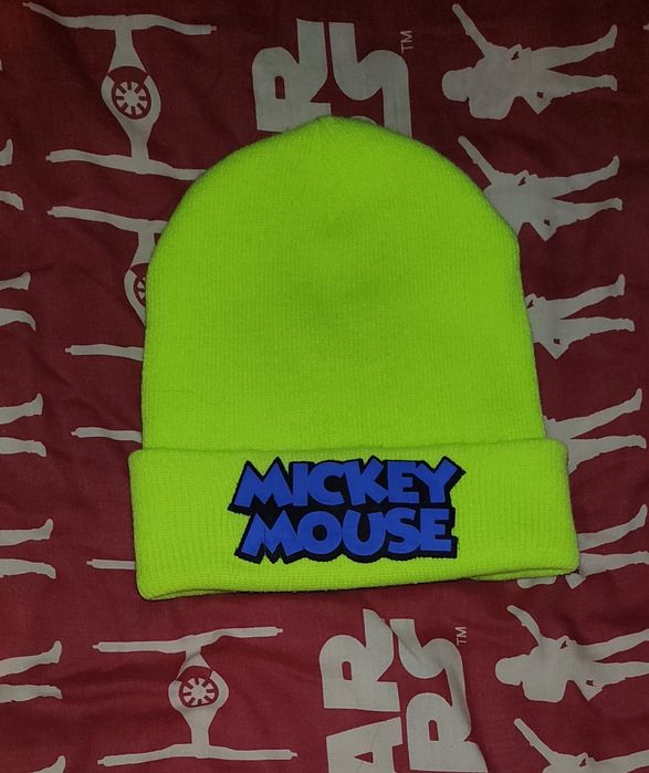 Теплая яркая шапка