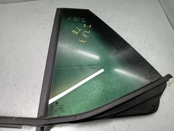 Vidro triangular da porta trás esquerdo SKODA Fabia III Hatchback (NJ3
