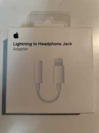 Адаптер Apple Lightning to Headphone Jack