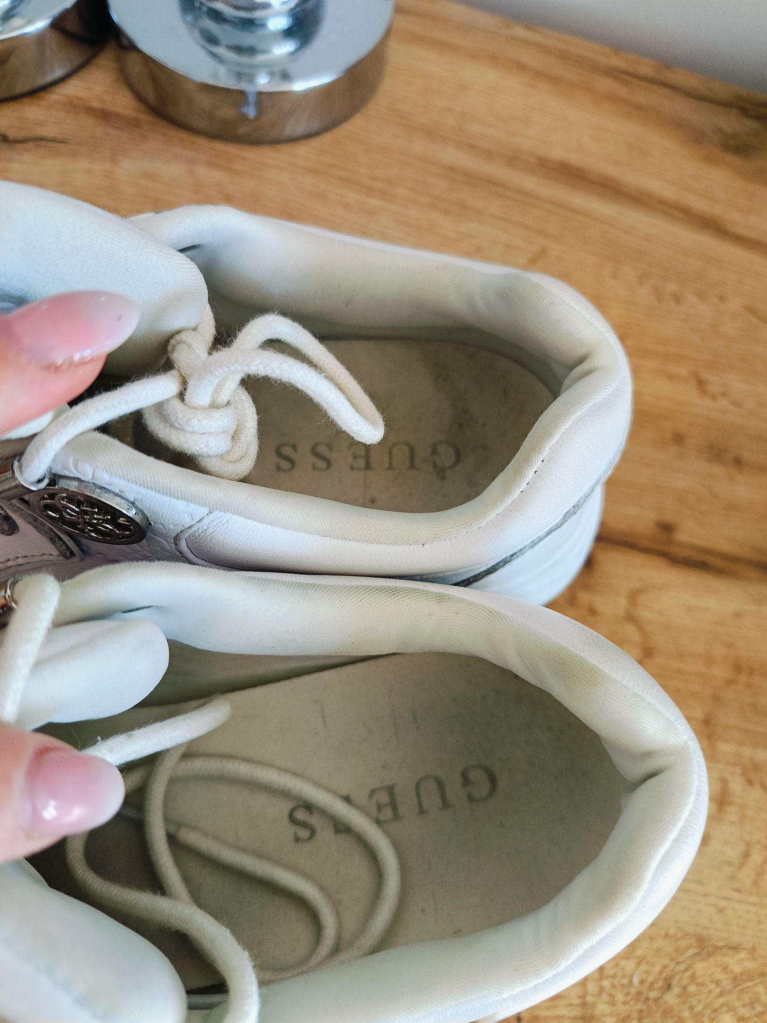Buty Guess 37 białe sneakers