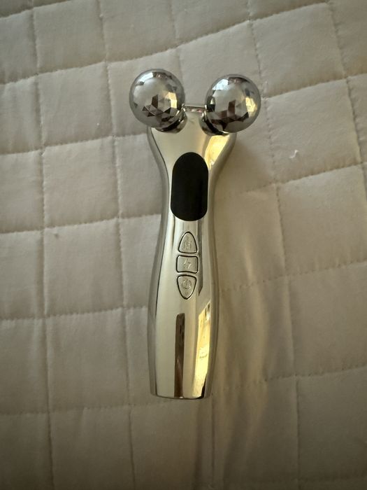 Мікрострумовий масажер для обличчя