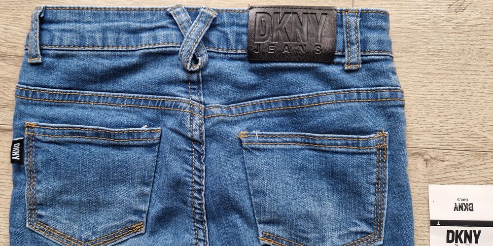 Nowe spodnie jeansowe DKNY r. 122 (7 lat) odczepiona metka logowane