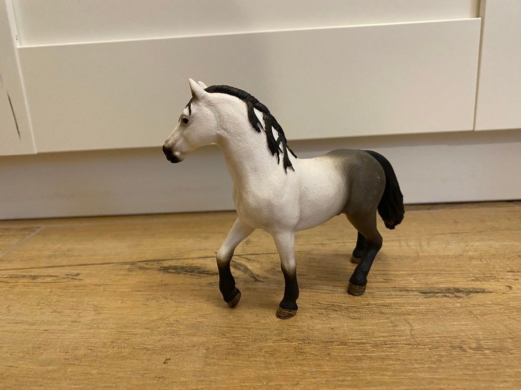 Figurka konia schleich ogier andaluzyjski