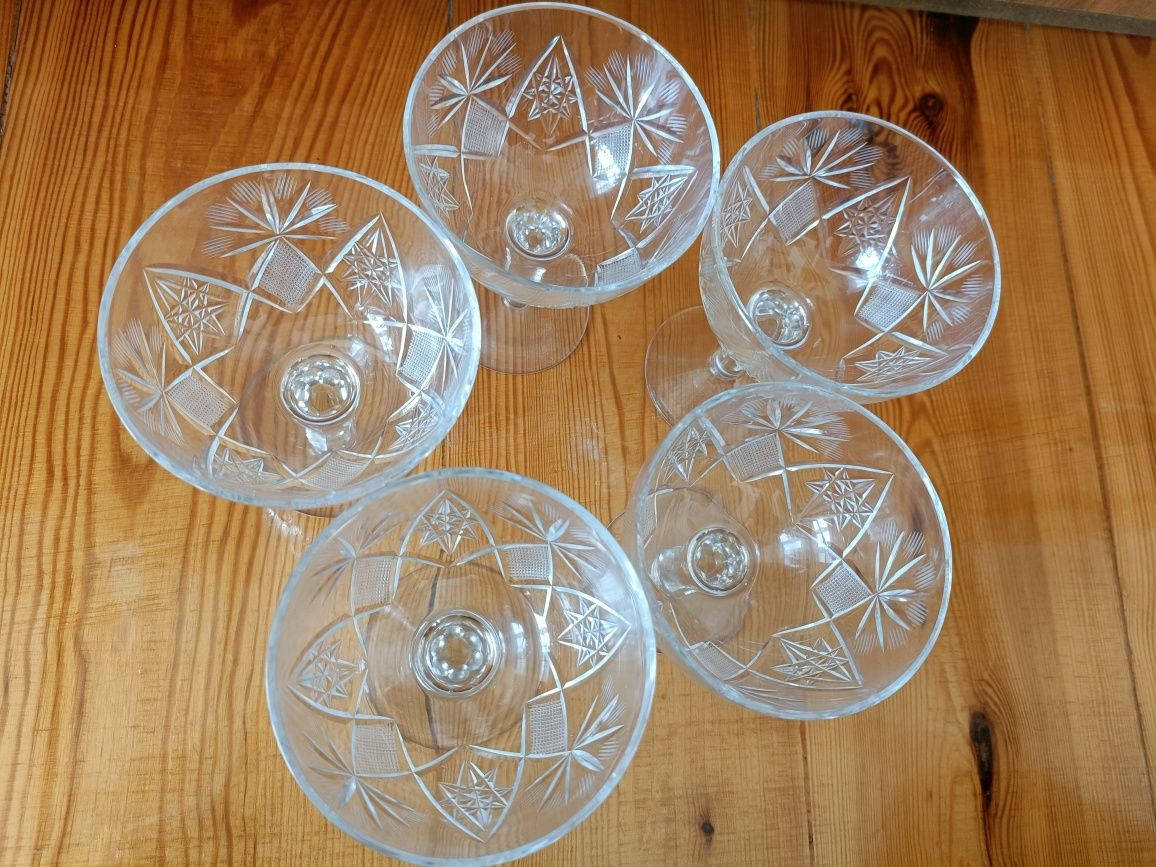 Kryształowe kielichy - 5 sztuk