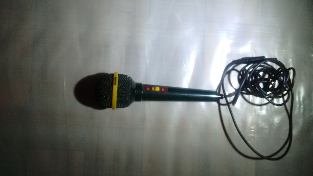 Микрофон Philips длина шнура 1,5 м подходит к двухкасетная магнитоле