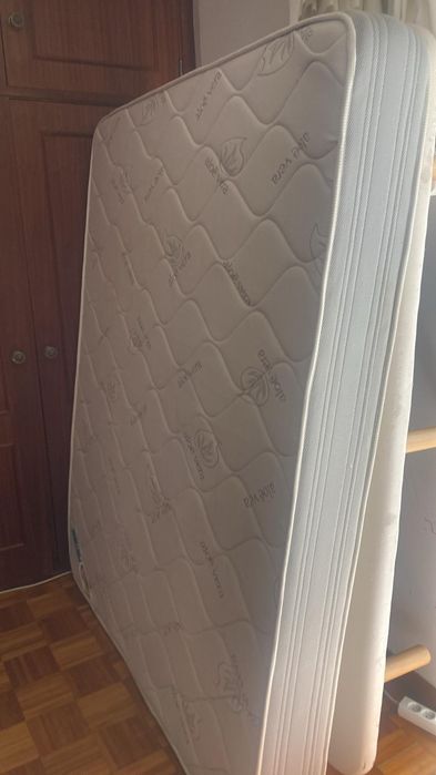 Cama 150×190cm  (Colchão e Estrado) para desocupar