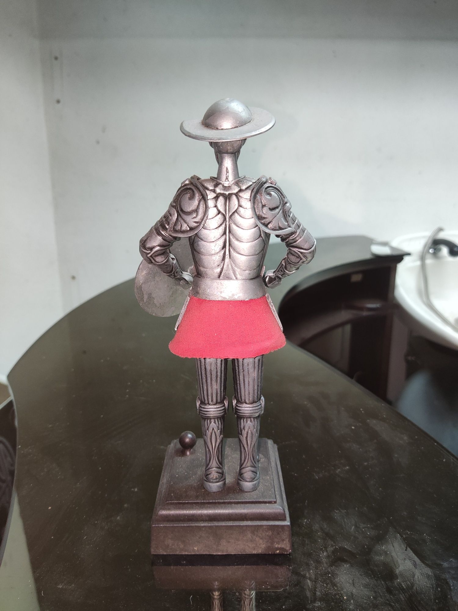 Escultura de metal