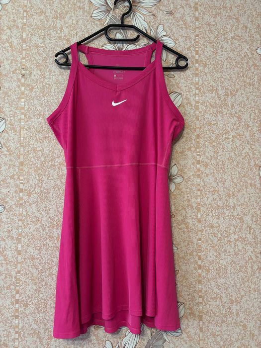 Спортивна сукня Nike