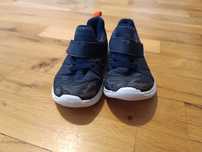 Buty sportowe buciki adidasy z przodu wytarte
