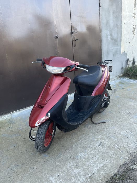 Скутер Suzuki ,на полном ходу !