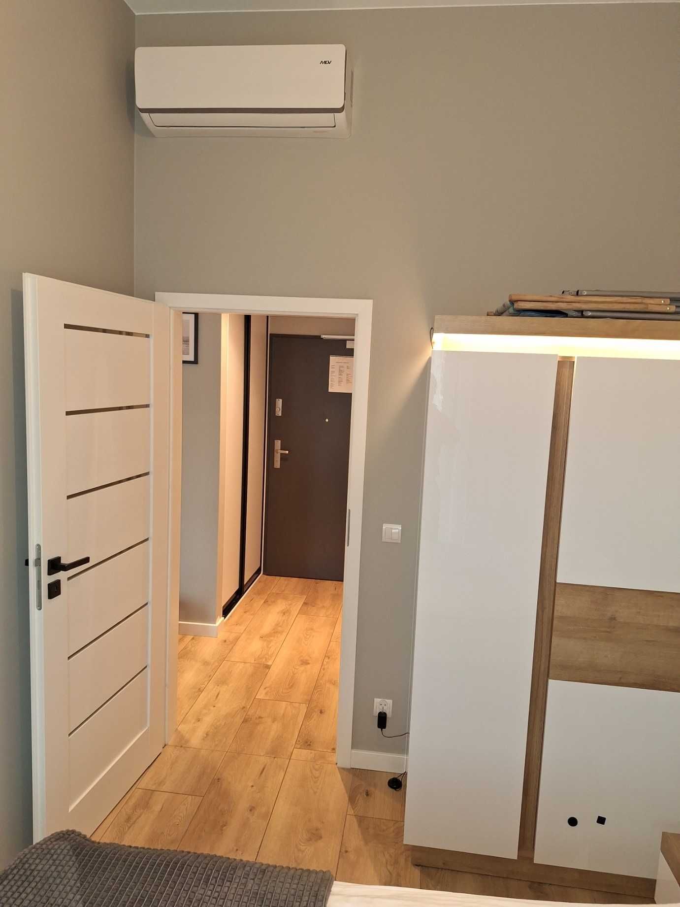 Dwupokojowy apartament z tarasem 100 metrów od morza   darmowy parking